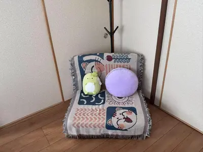 a childs chair with a stuffed animal sitting on it at Jr\u5c71\u624b\u7ebf\u5927\u585a\u7ad9\u6b65\u884c2\u5206\u949f \u6771\u5357\u793e3\u53f7 in Tokyo
