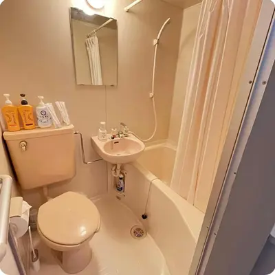 a bathroom with a toilet and a sink and a shower at Comfy House \u5e73\u4e95\u99c5\u5f92\u6b695\u5206\u96fb\u8eca\u3067\u79cb\u8449\u539f11\u5206\u6771\u4eac\u99c516\u5206\u62bc\u4e0a17\u5206\u65b0\u5bbf26\u5206\u9280\u5ea730\u5206\u4e0a\u91ce20\u5206\u6e0b\u8c3736\u5206 in Tokyo