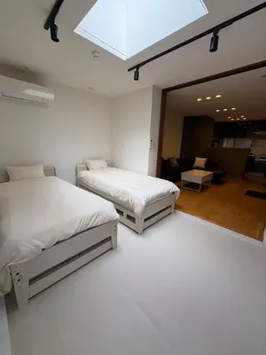 a bedroom with two beds and a living room at \u9759\u8c27\u65f6\u5149 1f in Tokyo