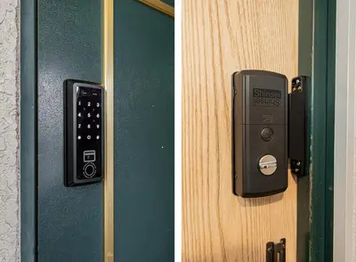 two pictures of a door with a stinger on it at Ikebukuro Stay,Higashiikebukuro walk 4 min equipped with an elevator in Tokyo