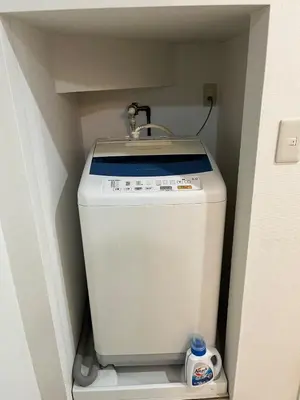 a bathroom with a toilet in a small room at \u65b0\u7530201\u6210\u7530\u7fbd\u7530\u673a\u573a\u76f4\u8fbe\u6b65\u884c\u53ef\u62b5\u8fbe\u79cb\u53f6\u539f\u6700\u8fd1\u8f66\u7ad95\u5206\u949f in Tokyo