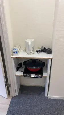 a table with a coffee maker on top of it at \u65b0\u7530201\u6210\u7530\u7fbd\u7530\u673a\u573a\u76f4\u8fbe\u6b65\u884c\u53ef\u62b5\u8fbe\u79cb\u53f6\u539f\u6700\u8fd1\u8f66\u7ad95\u5206\u949f in Tokyo