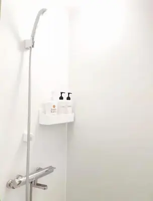 a shower in a bathroom with a shower head at Tomo House Nishi-Shinjuku-Gochome - from 3 minutes station \u897f\u65b0\u5bbf\u6238\u5efa\u3066 \u99c5\u304b\u3089\u5f92\u6b693\u5206 in Tokyo