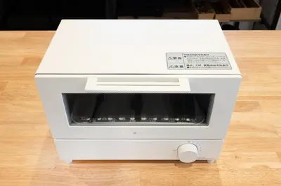a white toaster oven sitting on top of a table at \u672a\u516c\u958bB107 sumicco in Tokyo