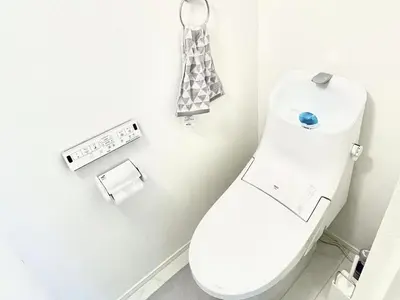 a bathroom with a white toilet in a room at Detached Villa 4LDK Free Parking, 4 min walk to Sengawa Station, Toshima Ward in Tokyo