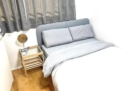 a small bedroom with a bed and a window at Detached Villa 4LDK Free Parking, 4 min walk to Sengawa Station, Toshima Ward in Tokyo