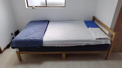 a small bed in a room with aermott at \u5fa1\u5bbf\u7dba\u7f85\u91cc1 in Tokyo