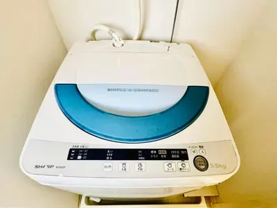 a scale sitting on top of a wall at Ikebukuro\u4e2d\u5ddd6H-TS0037 in Tokyo