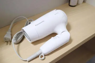 a white hair dryer sitting on a desk at \u5922\u306e\u820e\u4e0a\u5317\u6ca2 Yumenoya Kamikitazawa in Tokyo