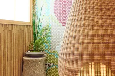 a bathroom with a potted plant on a wall at \u30de\u30a4\u30b0\u30ec petit \u6e0b\u8c37\u539f\u5bbf in Tokyo