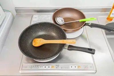 a frying pan and a pot on a stove at Akihabara Skytree Premium Apartment 501 in Tokyo