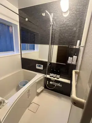 a bathroom with a shower and a sink at \u5fb9\u6c5f\u6238\u5ddd in Tokyo