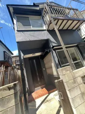 a house with a front door with a wooden fence at \u5fb9\u6c5f\u6238\u5ddd in Tokyo