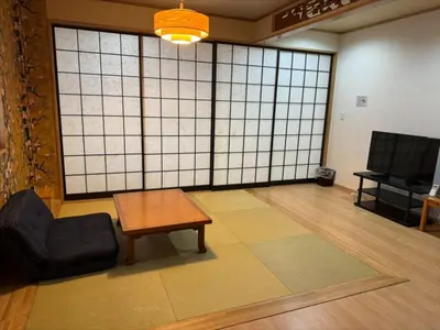 a room with a table and a chair and large windows at Sumida-ku - Apartment - Vacation STAY 19991 in Tokyo