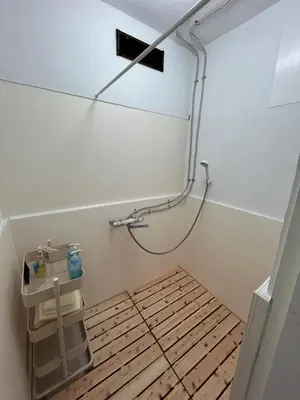 a bathroom with a shower in a room at \u845b\u98fe\u533a\u306e\u4e00\u8ed2\u5bb6\u307e\u308b\u307e\u308b\u8cb8\u3057\u5207\u308a in Tokyo