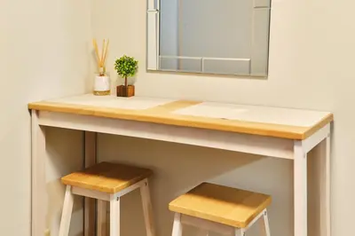 a bathroom counter with two stools under a mirror at \u65b0\u5bbf\u5340\u6771\u65b0\u5bbf\u7ad9\u8fd1\u9130\u6b4c\u821e\u4f0e\u807d\u4f0a\u52bf\u4e39\u623f\u6e90\u514d\u8cbbWi-Fi#10 in Tokyo
