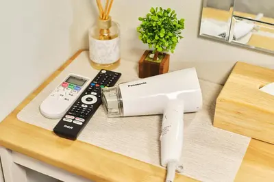a sewing machine sitting on top of a counter at \u65b0\u5bbf\u5340\u6771\u65b0\u5bbf\u7ad9\u8fd1\u9130\u6b4c\u821e\u4f0e\u807d\u4f0a\u52bf\u4e39\u623f\u6e90\u514d\u8cbbWi-Fi#10 in Tokyo