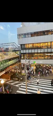 a busy city intersection with a building and a crosswalk at \u6771\u65b9\u306e\u6e2f\u6e7e25\u5e73\u65b9\u5927\u5e8a\u623f203Oriental Harbor 25 square meter king size bed room203 in Tokyo