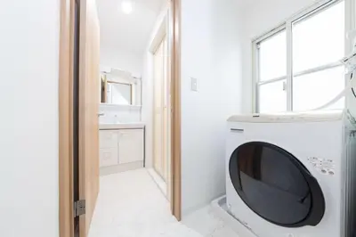 a laundry room with a washing machine and a window at 12min walk from Ikebukuro Station Max 15 people in Tokyo