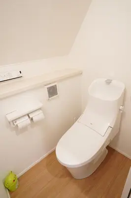 a bathroom with a white toilet in a room at Chihaya house \u5343\u65e9\u30cf\u30a6\u30b9 in Tokyo