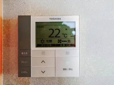 an electronic clock on a wall with a clock on it at Alice \u6c60\u888b\u76ee\u767d\u96c5\u5bbf in Tokyo