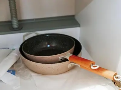 a bowl sitting on top of a counter at Alice \u6c60\u888b\u76ee\u767d\u96c5\u5bbf in Tokyo