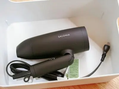 a hair dryer sitting on top of a box at Alice \u6c60\u888b\u76ee\u767d\u96c5\u5bbf in Tokyo