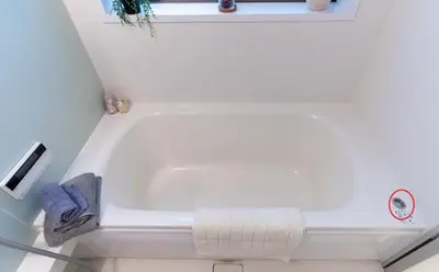 a white bath tub in a bathroom with a towel at RelaxKoenjiHouse! 3LDK 4minSta Shinjuku7min Bright,Fun,Cozy! KidsFree Under6yrs in Tokyo