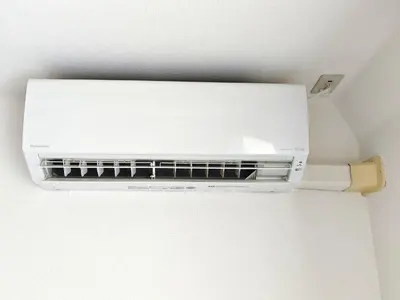 a white air conditioner hanging from a ceiling at \u30e1\u30ea\u30b9\u6c60\u888bEast 402 in Tokyo