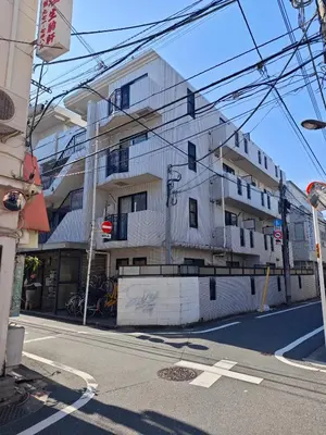 a large white building on a city street at \u30e1\u30ea\u30b9\u6c60\u888bEast 402 in Tokyo