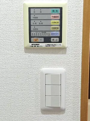 a white object is attached to a wall at \u30e1\u30ea\u30b9\u6c60\u888bEast 402 in Tokyo