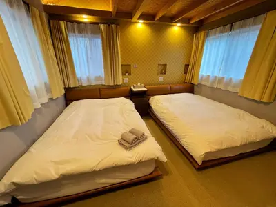 two twin beds in a room with windows at KAKURE Jujo 7min Ikebukuro 11min Shinjuku 16min Shibuya Walk to Jujo & Itabashi-Honcho ,Up to 5 Guests in Tokyo