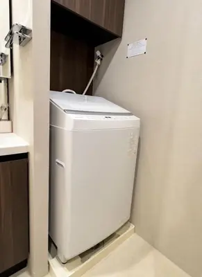 a washer and dryer in a small bathroom at Yui SAYAKA-SAYAKA 701 Luxury Upper-Floor Stay Near Asakusa in Tokyo
