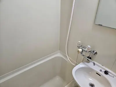 a white bathroom with a sink and a bath tub at \u30db\u30c6\u30eb\u30ec\u30b9\u30dd\u30ef\u30fc\u30eb401 in Tokyo
