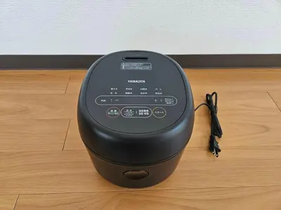 a hair dryer sitting on top of a wooden floor at \u30db\u30c6\u30eb\u30ec\u30b9\u30dd\u30ef\u30fc\u30eb401 in Tokyo