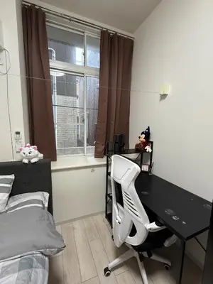 a bedroom with a desk and a bed and a window at D Regalo - Vacation STAY 35963v in Tokyo