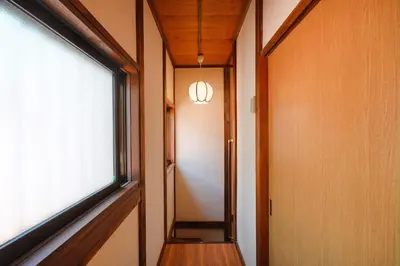 a hallway with a window and a light fixture at Roseheim 2 kamiochiai in Tokyo