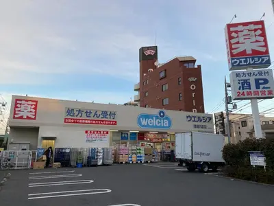a store with a truck parked in a parking lot at \u30b2\u30b9\u30c8\u30cf\u30a6\u30b9\u66f3\u821f in Tokyo