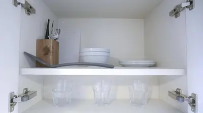 a white shelf with glasses on top of it at \u5927\u4e45\u4fdd\u99c5\u5f92\u6b693\u5206 \u591a\u56fd\u7c4d\u30b0\u30eb\u30e1\u5929\u56fd \u65b0\u5bbf\u30b7\u30e7\u30c3\u30d4\u30f3\u30b0\u62e0\u70b9 Bo14 in Tokyo