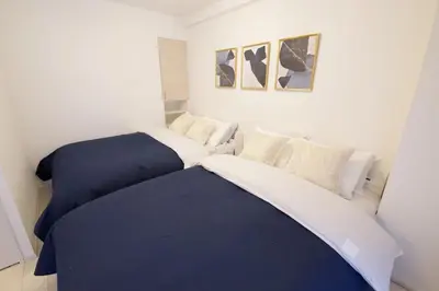 two beds sitting next to each other in a bedroom at \u9ebb\u5e03\u5341\u756a\u99c5\u5f92\u6b695\u5206 in Tokyo
