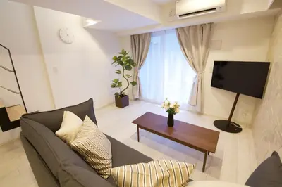 a living room with a couch and a table at \u9ebb\u5e03\u5341\u756a\u99c5\u5f92\u6b695\u5206 in Tokyo