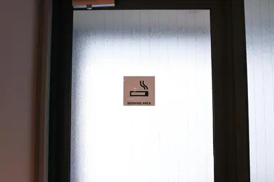 a door with a sign on the side of it at \u30db\u30b9\u30c6\u30eb\u30a8\u30ea\u30fc\u30e9\u795e\u7530 HOSTEL EstLiLas KANDA in Tokyo