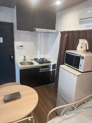 a small kitchen with a sink and a microwave at \u677e\u5c4b\u30db\u30c6\u30eb5\u968e in Tokyo
