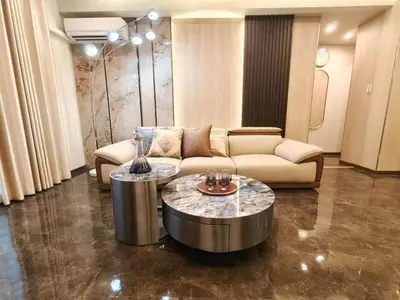 a living room with a couch and a table at A1 Shinjuku JR St 8 mins 4 bedrooms and 1 living room 2bathrooms 2toilets Max 12P Direct to Shinjuku Ueno Ginza Shibuya Ikebukuro Yoyogi Shinagawa \u65b0\u5bbf\u533a \u9ad8\u7530\u9a6c\u573a\u8f66\u7ad98\u5206\u949f 4\u5ba41\u53852\u6d74\u5ba42\u536b\u751f\u95f4 \u6700\u592712\u4eba in Tokyo