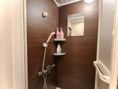 a bathroom with a shower with two shelves on the wall at A1 Shinjuku JR St 8 mins 4 bedrooms and 1 living room 2bathrooms 2toilets Max 12P Direct to Shinjuku Ueno Ginza Shibuya Ikebukuro Yoyogi Shinagawa \u65b0\u5bbf\u533a \u9ad8\u7530\u9a6c\u573a\u8f66\u7ad98\u5206\u949f 4\u5ba41\u53852\u6d74\u5ba42\u536b\u751f\u95f4 \u6700\u592712\u4eba in Tokyo