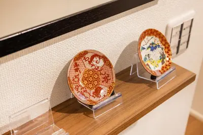 two plates are sitting on a display shelf at 7min Walk from Station 100sqm Max 10 Direct to Skytree Haneda Narita New Built in Tokyo