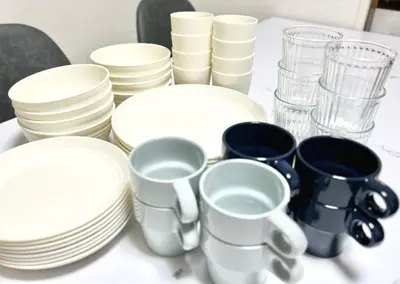 a group of white plates and cups on a table at Katsushika-ku - House - Vacation STAY 20111 in Tokyo