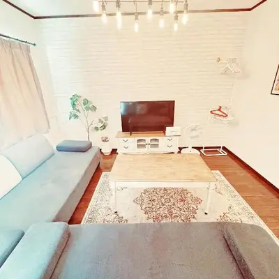 4 min to JR Entire 3BR House w Garage Family Friendly Fast WiFi