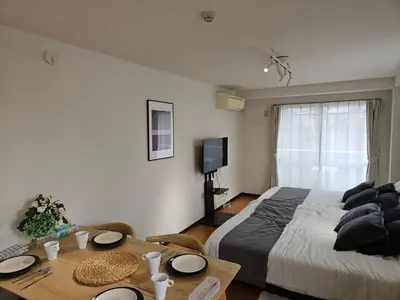 a bedroom with a bed and a table with plates on it at \u30db\u30c6\u30eb\u30ec\u30b9\u30dd\u30ef\u30fc\u30eb402 in Tokyo