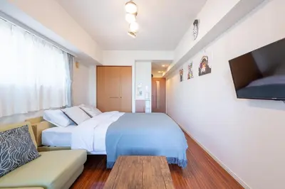 a hotel room with a bed and a couch at \u30ec\u30b8\u30c7\u30f3\u30b7\u30e3\u30eb\u30b9\u30c6\u30fc\u30b81107 in Tokyo